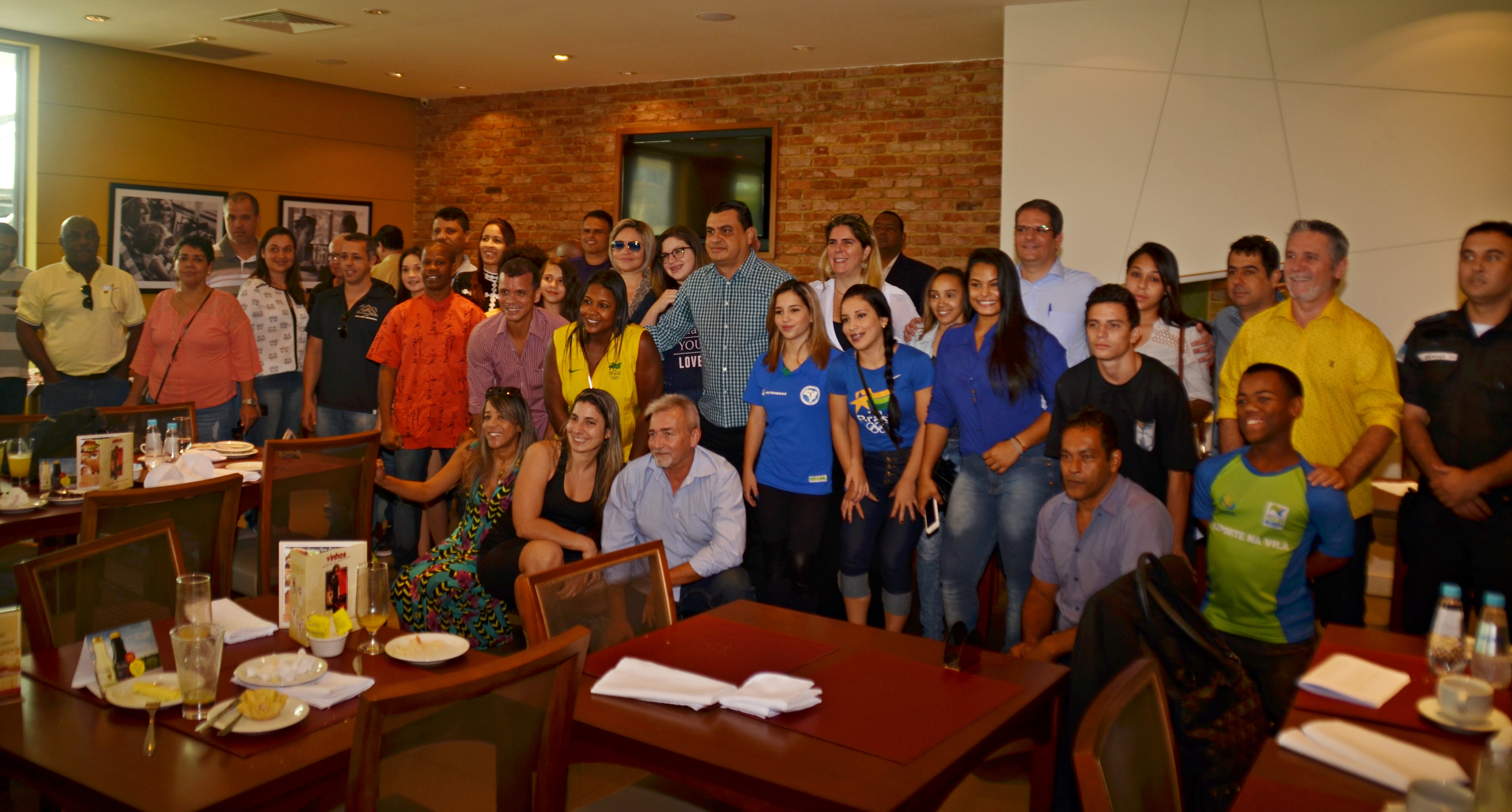 Atleas e membros do governo participaram do café da manhã no La Mole para conhecer o esquema montado para a passagem da tocha por Noav Iguaçu