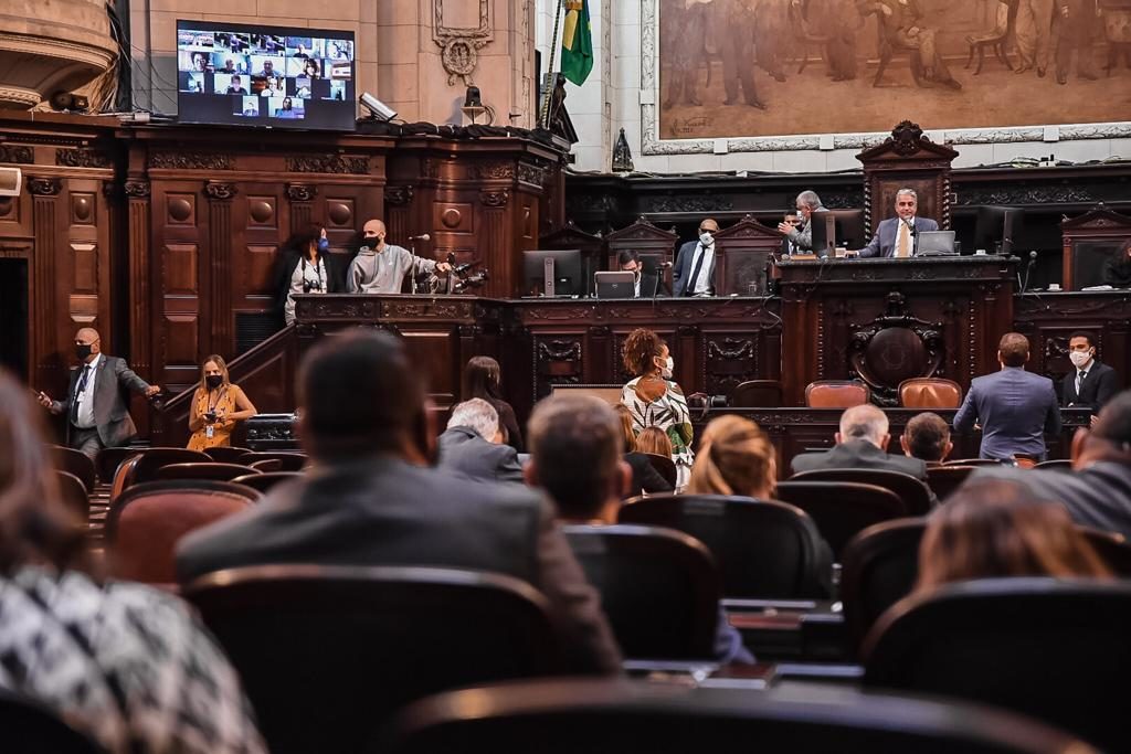 Parlamentares durante votação e aprovação da PL/Julia Passos/Divulgação/Alerj