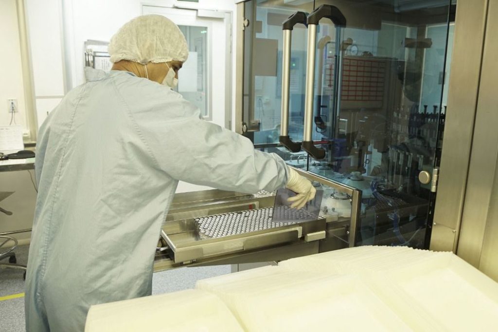 Fiocruz inicia envase do primeiro lote de IFA da vacina Covid-19/Reprodução