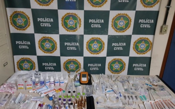 Apreensão do material roubado: remédios, itens hospitalares e um aparelho oxímetro profissional/Divulgação/Polícia Civil
