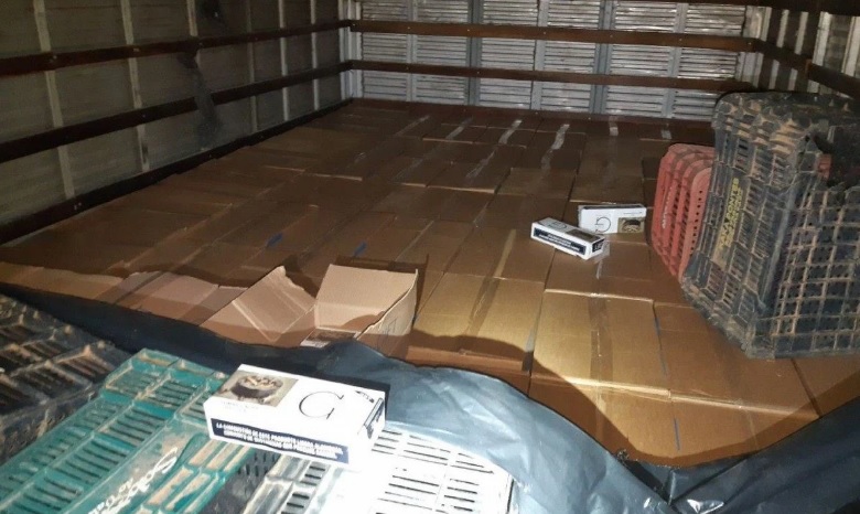 Ao todo, foram apreendidos 321 caixas de cigarros paraguaios/Divulgação/PRF