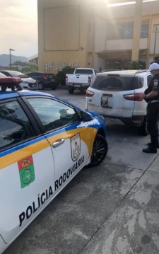 Veículo furtado apreendido na Via Lagos foi levado para o Pátio Legal/Divulgação


