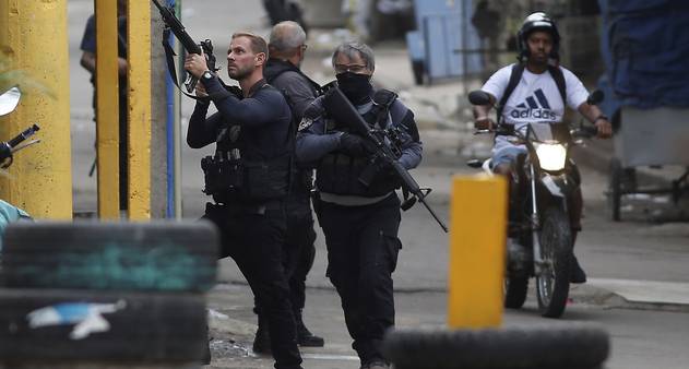 Policiais civis durante a operação no Jacarezinho/Reprodução 