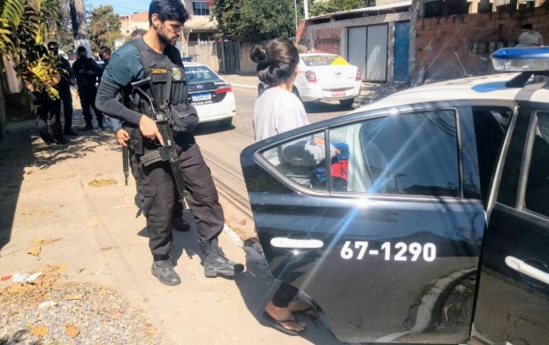 Mulher é acusada jogar filho recém-nascido em terreno baldio Kiko Charret / Jornal O São Gonçalo)