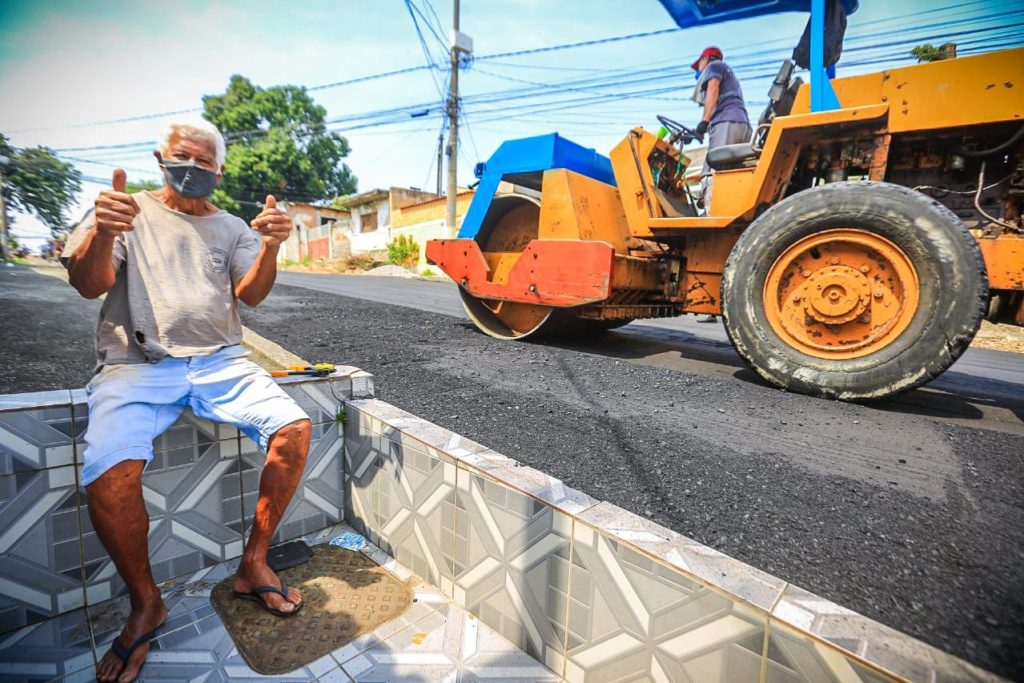 Valkir de Oliveira Cardoso vibrou com o novo asfalto na rua Major Rubens Vaz/Rafael Barreto/PMBR