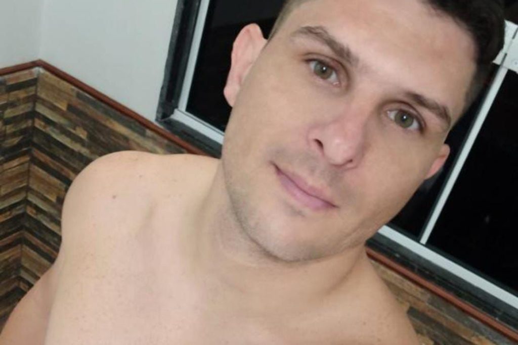 O cabo Dutra foi morto dentro de uma barbearia em Nova Iguaçu/Reprodução/Redes sociais 