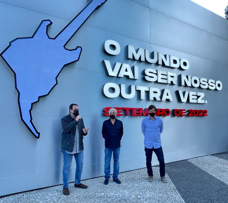 O prefeito Eduardo Paes ao lado do empresário Roberto Medina/Beth Santos / Prefeitura do Rio