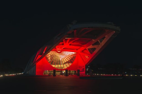 No Dia Mundial do Coração, equipamento foi iluminado de vermelho para celebrar mostra/Divulgação

