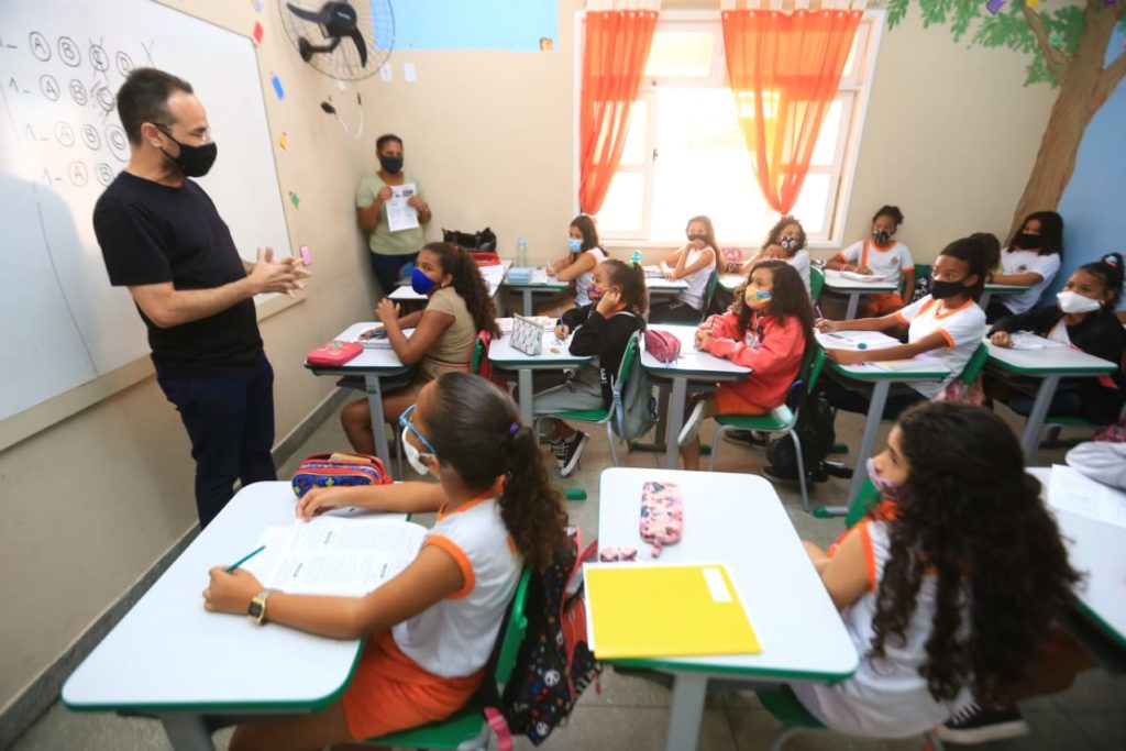 O secretário de Educação, Denis Macedo, destacou a importância das aulas de reforço para os alunos

/Rafael Barreto/Divulgação/PMBR
