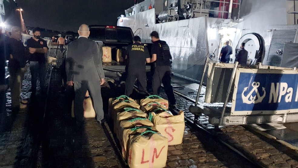 O veleiro Lamia, que tem bandeira do Panamá, estava carregado com 632,65 kg da droga/Divulgação/PF