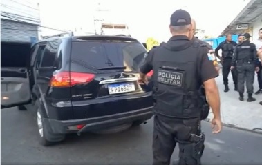 Raptado Os PMs encontraram o celular da vítima e outros pertences pessoais dentro do carro