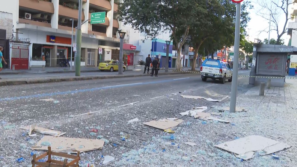 Criminosos deixaram rastro de destruição na agência do Boulevard 28 de Setembro