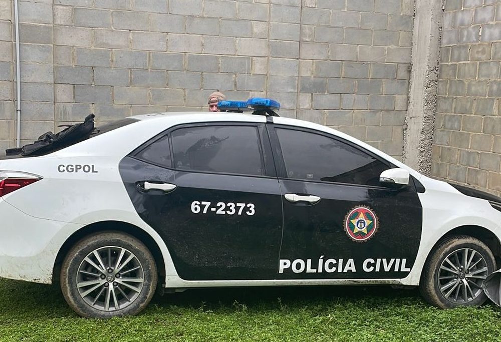 carro clonado tem a inscrição Corregedoria Geral de Polícia Civil