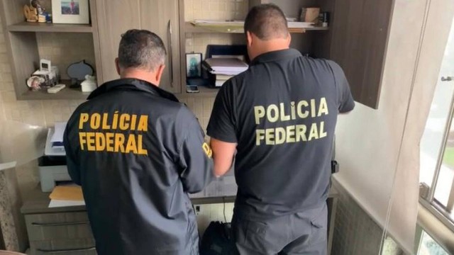 Agentes da Polícia Federal durante operação contra corrupção e tráfico de drogas no Porto de Itaguaí/Divulgação