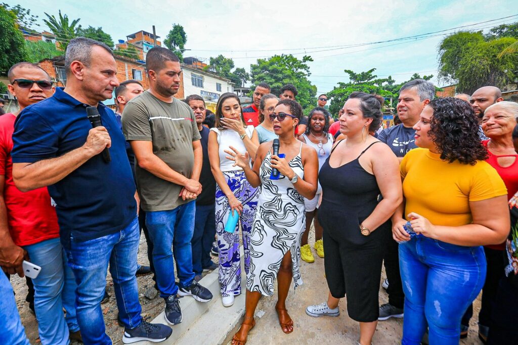 O prefeito percorreu as ruas do bairro com os moradores e viu as necessidades/Rafael Barreto/PMBR